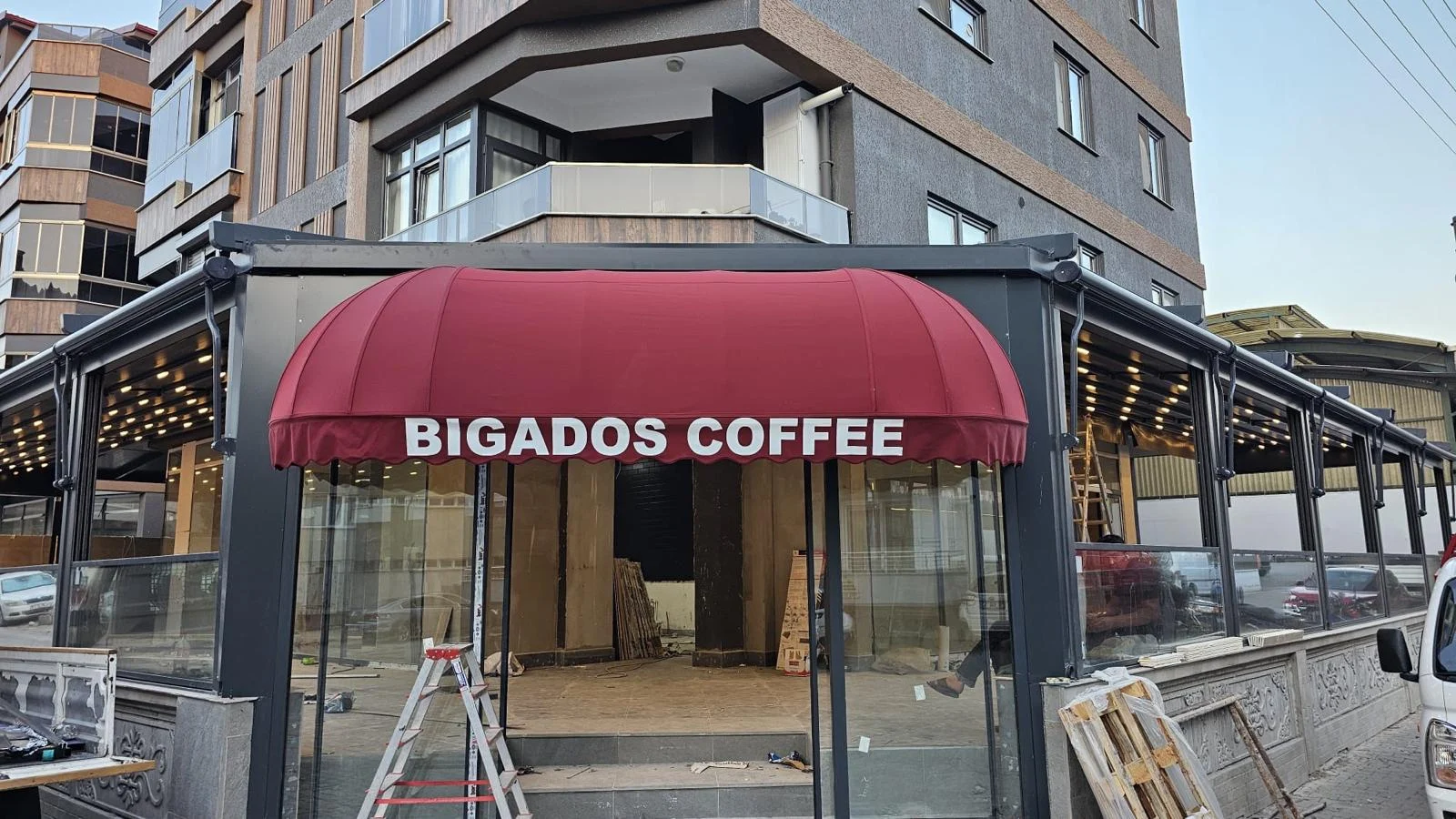 Bigados Coffee · Cephe Tente ve Teras Gölgelendirme – İstanbul