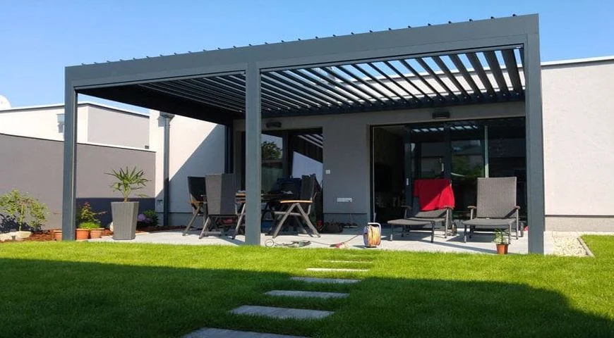 Bioklimatik Pergola mı, Kumaş Tavanlı Pergola mı? Karşılaştırma